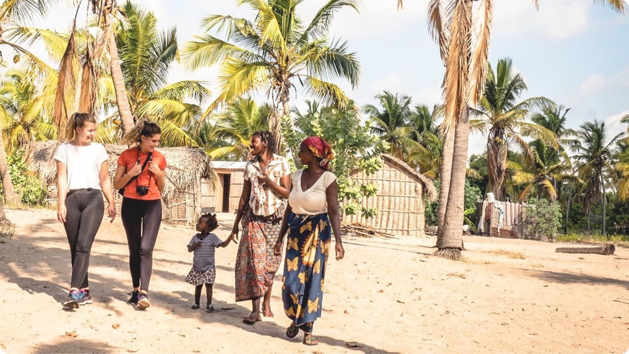 Field research visit showing the local context around Projekt Vita